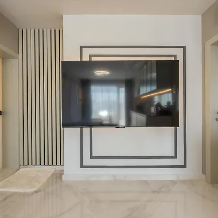 Sun Above וארנה