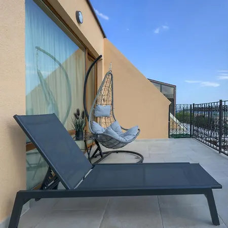 Sun Above Апартаменты